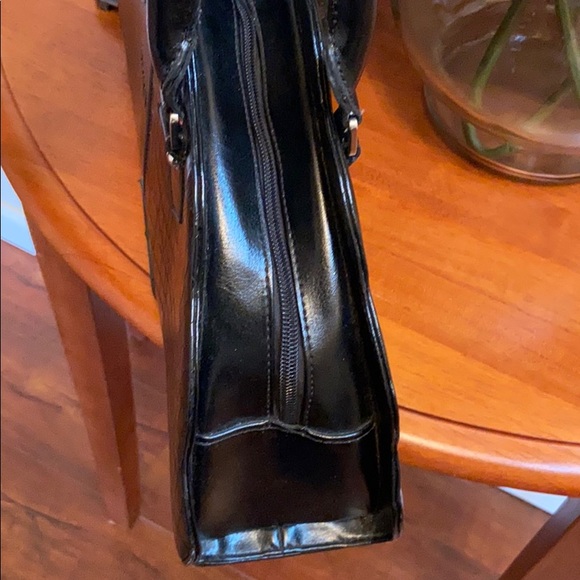 Faux Croc Embossed Hand Bag - Picture 4 of 10